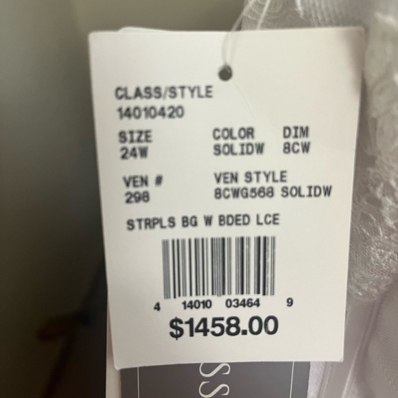 Wedding dress - Picture 7 of 12